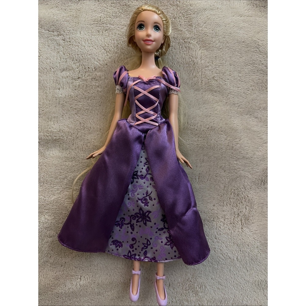 Disney Tangled Featuring Rapunzel Fashion Doll